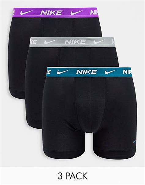 licht grijze nike short met tshirt|Grijze shorts .